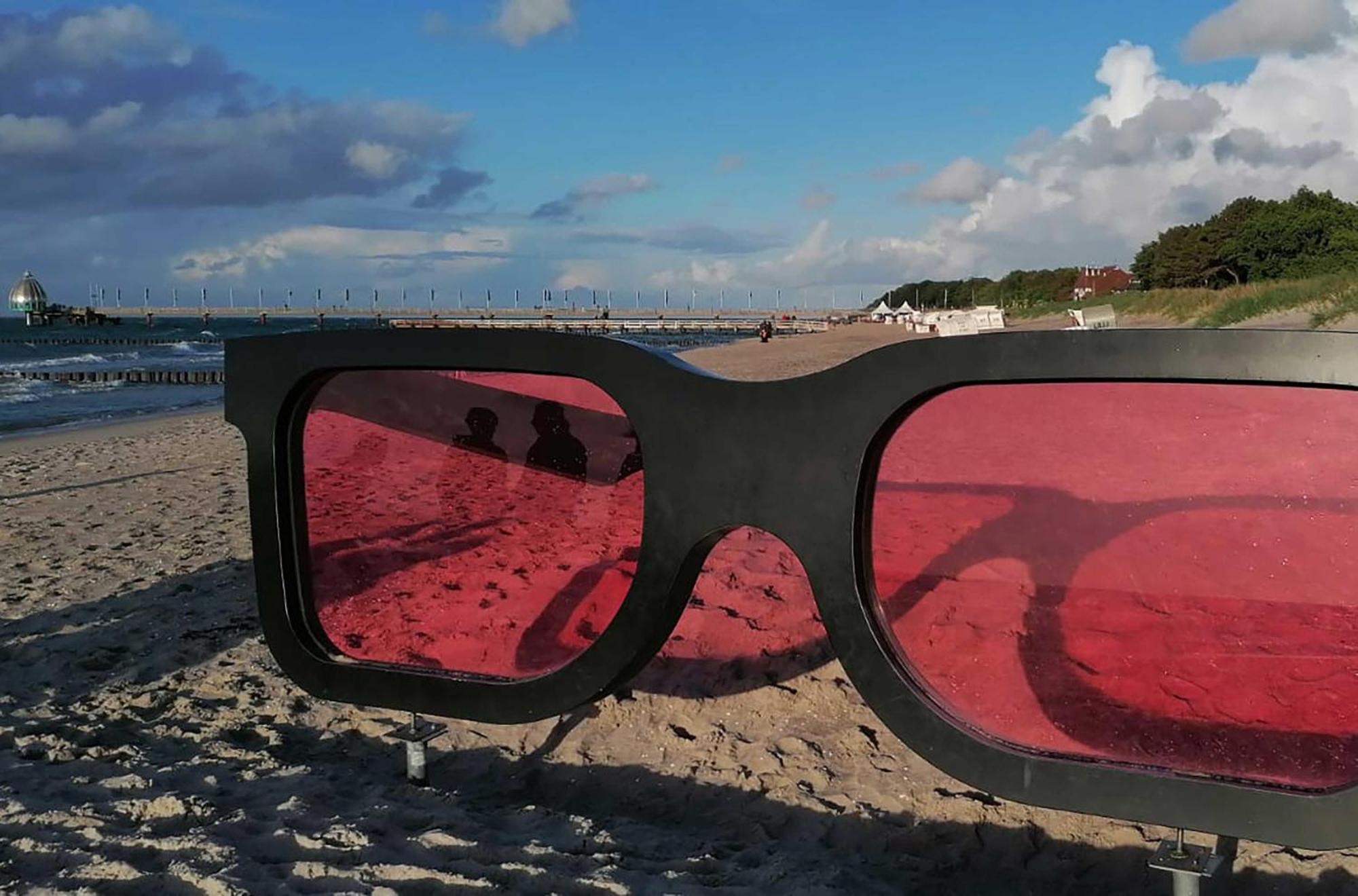 Kranichtanz An Der Seebruecke Zingst Bagian luar foto